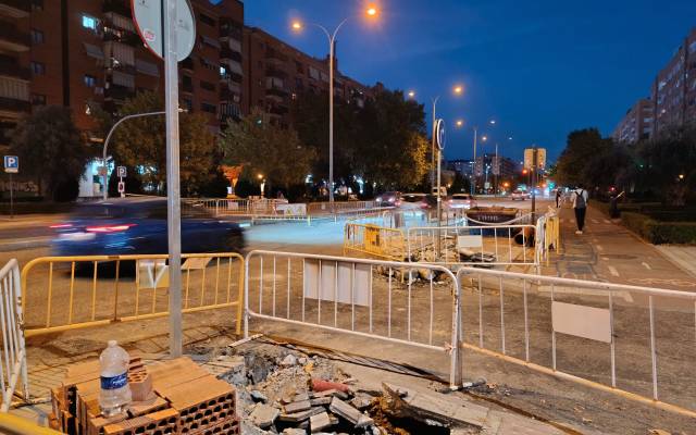 Uno de los tramos de la avenida de la Libertad durante las labores de asfaltado