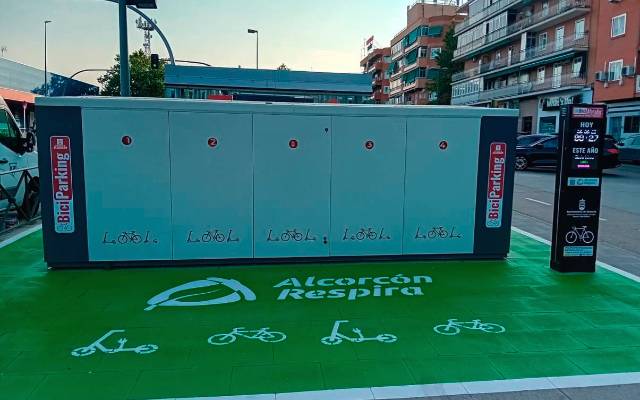 Alcorcón estrena aparcabicis inteligentes