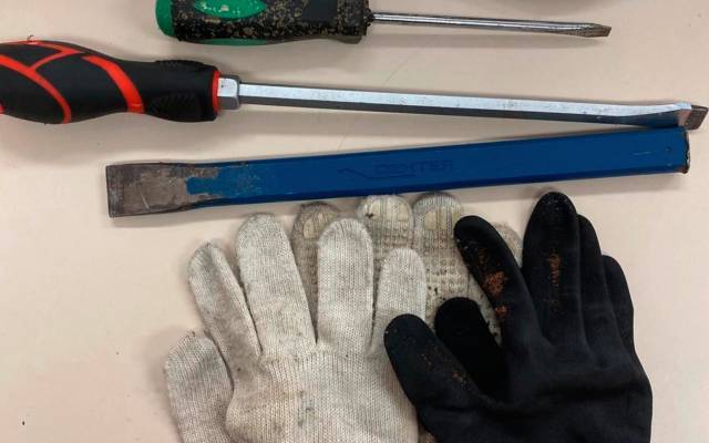 Herramientas incautadas a detenidos en Fuenlabrada acusados de cometer robos en viviendas con el método ‘impresioning’.
