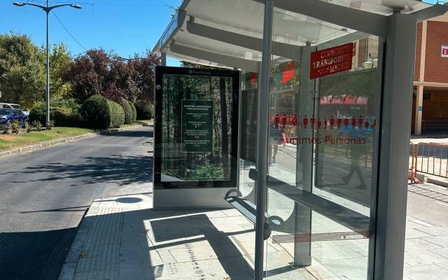 Los actuales postes se están sustituyendo por marquesinas-refugio