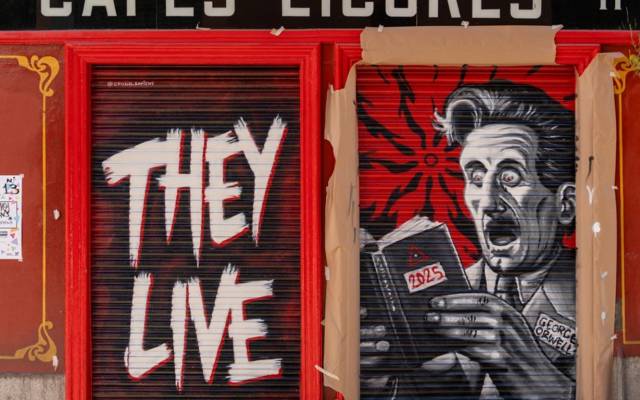 Espacio con las persianas pintadas de una pasada edición