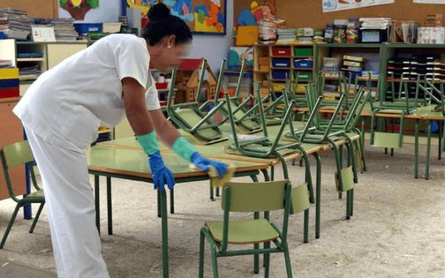 Se incrementa en más de un millón de euros al año el contrato de limpieza de centros educativos