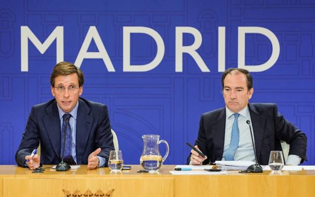 El alcalde de Madrid, José Luis Martínez-Almeida, presenta el Plan Reside de Madrid, junto al Delegado de Urbanismo, Medio Ambiente y Movilidad, Borja Carabante