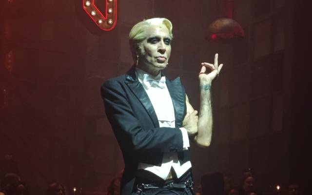 “Es mejor regodearse en la comedia que en el drama”