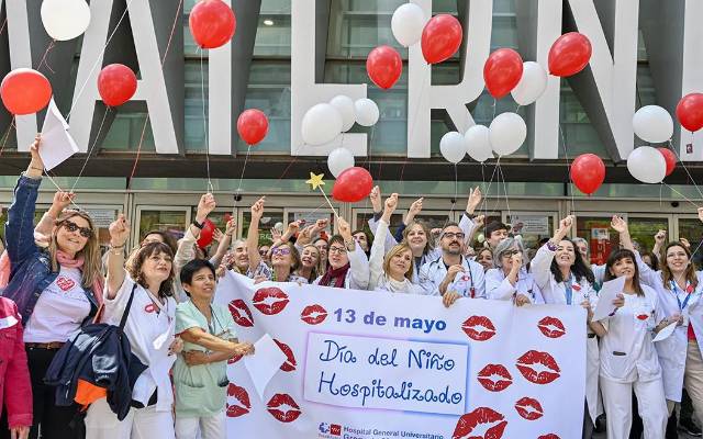 Profesionales y pequeños pacientes del Hospital público Gregorio Marañón celebran el Día del Niño Hospitalizado