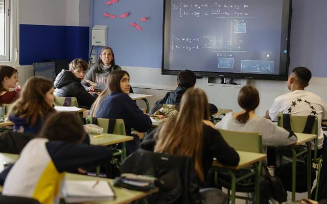 Imagen de recurso de una clase de matemáticas en un centro educativo público