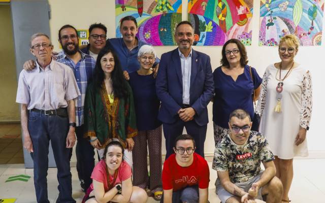 Manuel Bautista visita el Centro Ocupacional, de Formación, Oportunidades e Inserción Laboral