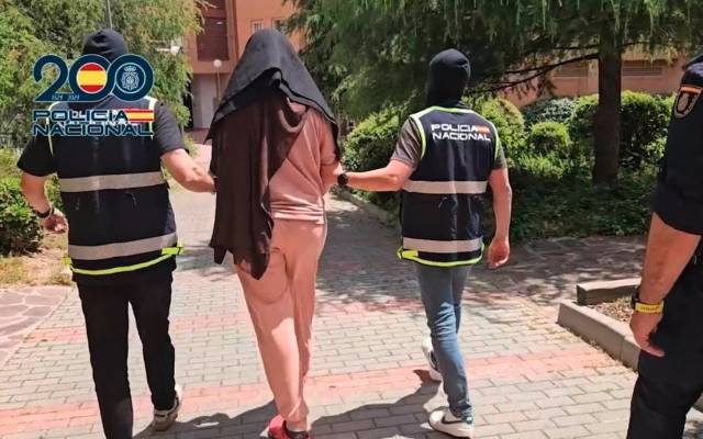 La Policía detiene a dos hermanas acusadas de crear una academia de la yihad desde Madrid