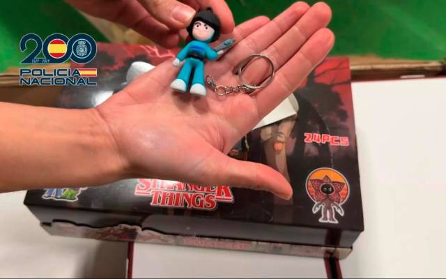 Incautan en Madrid 25 toneladas de juguetes defectuosos de la serie ‘Stranger Things’, la mayor intervención de este material