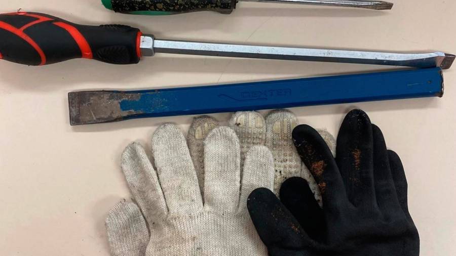 Herramientas incautadas a detenidos en Fuenlabrada acusados de cometer robos en viviendas con el método ‘impresioning’.