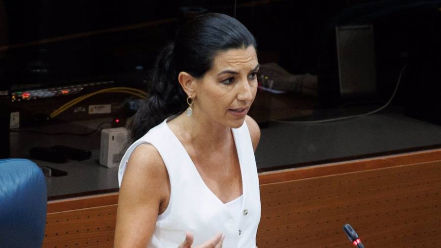 La portavoz de Vox en la Asamblea de Madrid, Rocío Monasterio, interviene durante un pleno en la Asamblea de Madrid