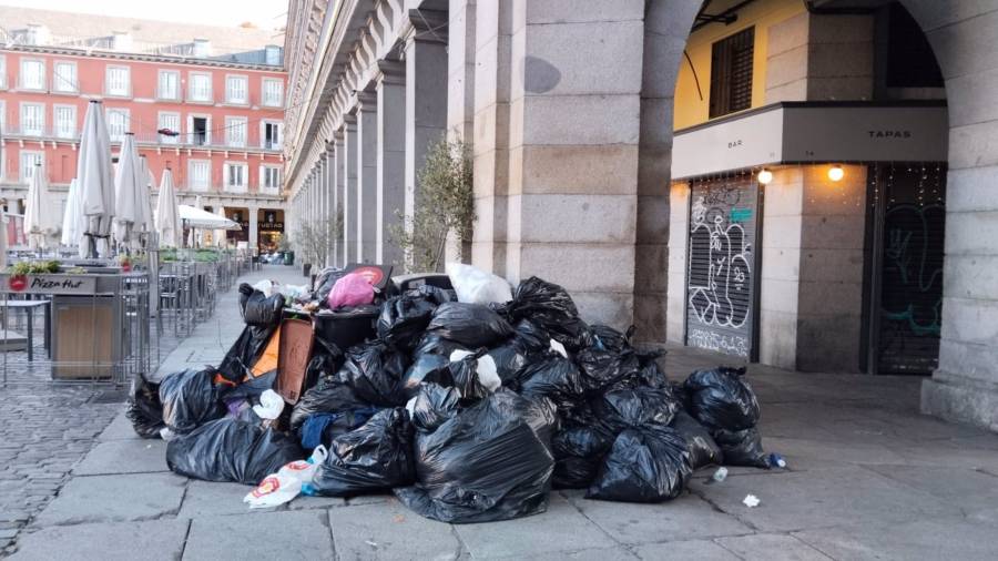 Basuras sin recoger en Madrid