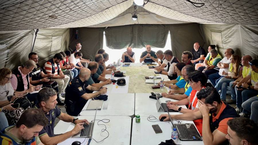 El delegado, Francisco Martín, preside la reunión del CECOPI en el Puesto de Mando Avanzado de Navalcarnero