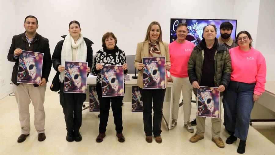 Los concejales de Fiestas y de Infancia, Antonio Saldaña (PP) y Pilar Cruz (Vox), en la presentación de las actividades del Carnaval 2026