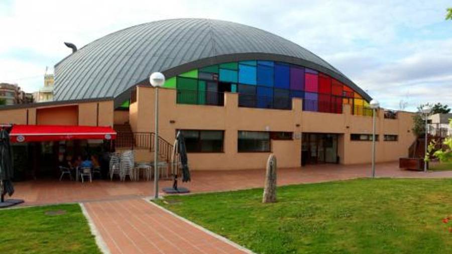 Fachada del centro municipal La Esfera