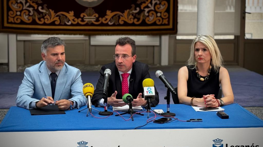 El alcalde, Miguel Ángel Recuenco, junto a parte del equipo de Gobierno en la presentación de los presupuestos