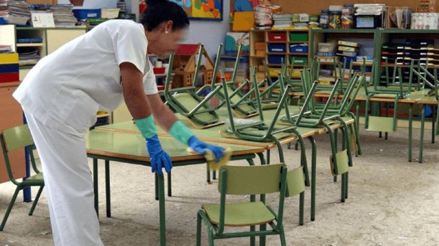 Se incrementa en más de un millón de euros al año el contrato de limpieza de centros educativos