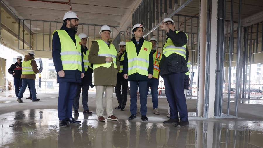 El consejero de Educación, Ciencia y Universidades, Emilio Viciana, en su visita a las obras