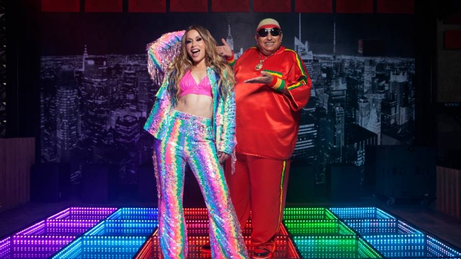 Verónica Romero junto a King Africa