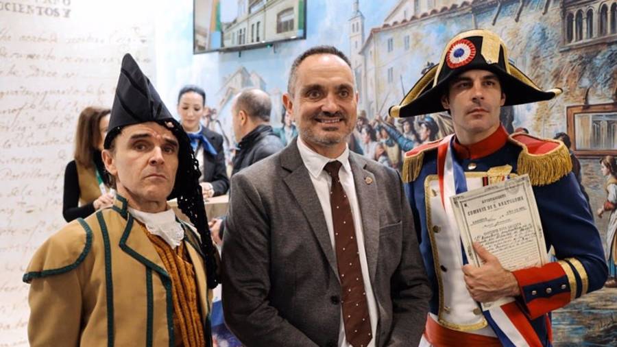 El alcalde de Móstoles, Manuel Bautista, asiste a la inauguración de la Feria Internacional de Turismo