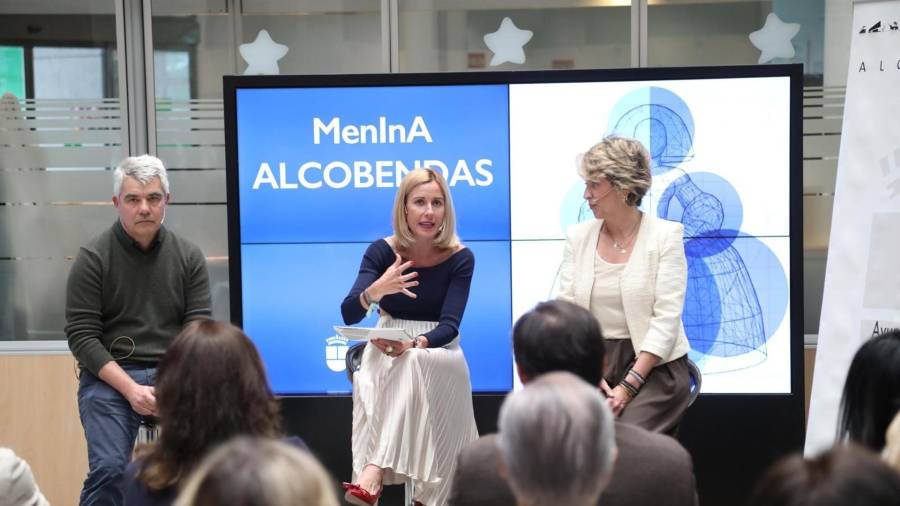 La Alcaldesa, Rocío García Alcántara, durante la presentación del el asistente virtual a base de Inteligencia Artificial ‘menInA’ del teléfono 010 del servicio de atención al ciudadano