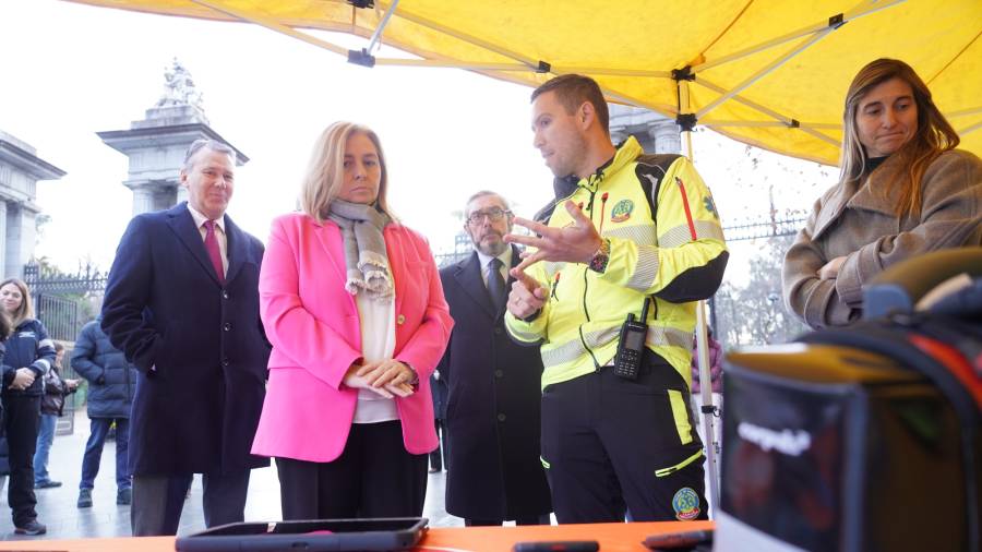 La vicealcaldesa, Inma Sanz, durante la presentación de los nuevos dispositivos tecnológicos para reforzar la asistencia sanitaria de SAMUR-Protección Civil