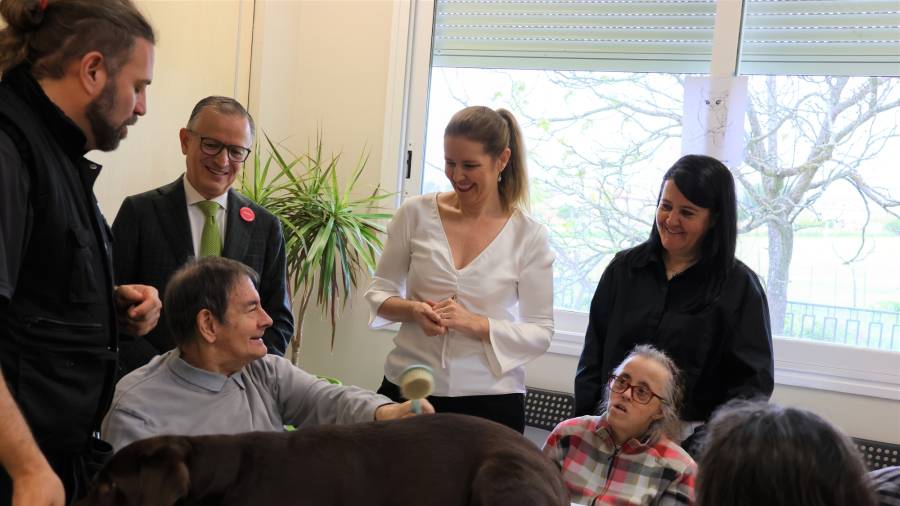 La consejera de Familia, Juventud y Asuntos Sociales, Ana Dávila, visita en Colmenar Viejo las instalaciones del Centro Integral de Discapacidad Envera