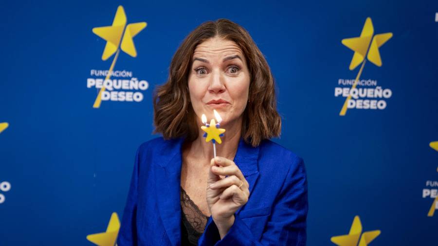 La chef Samantha Vallejo-Nágera posa en el photocall a su llegada a la presentación de la campaña ‘Doble deseo’, en el Museo de la Felicidad, a 8 de noviembre de 2023, en Madrid