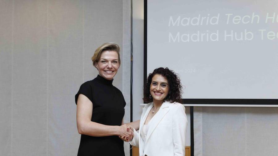 Izquierda: Ines Drieselmann, VP of Alumni and Careers at IE. Derecha: Rebeca Vazquez, AVP of Global Field Strategy Operations, HashiCorp