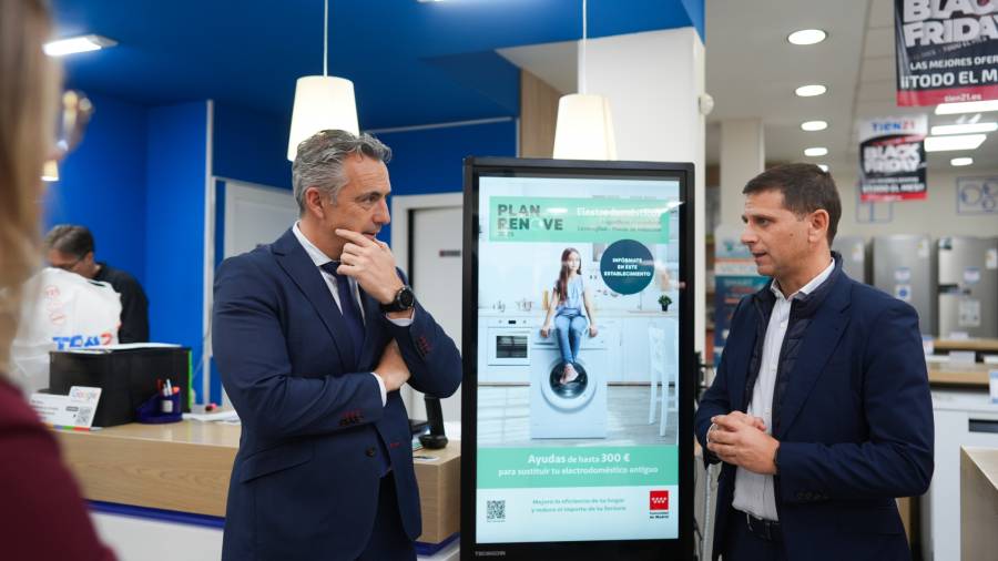 El consejero de Medio Ambiente, Agricultura e Interior de la región, Carlos Novillo, presenta las ayudas del nuevo Plan Renove de Electrodomésticos