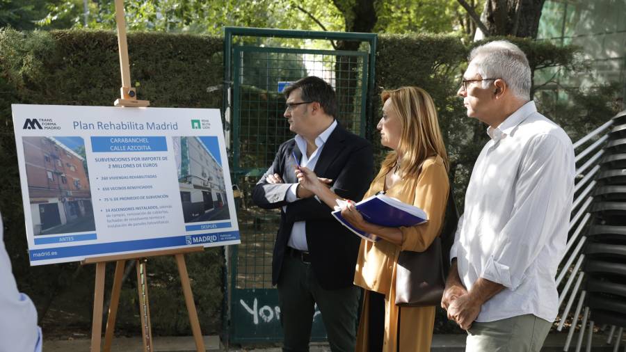 El delegado de Políticas de Vivienda y presidente de la Empresa Municipal de Vivienda y Suelo (EMVS Madrid), Álvaro González, hace balance de la inversión municipal en rehabilitación en Carabanchel
