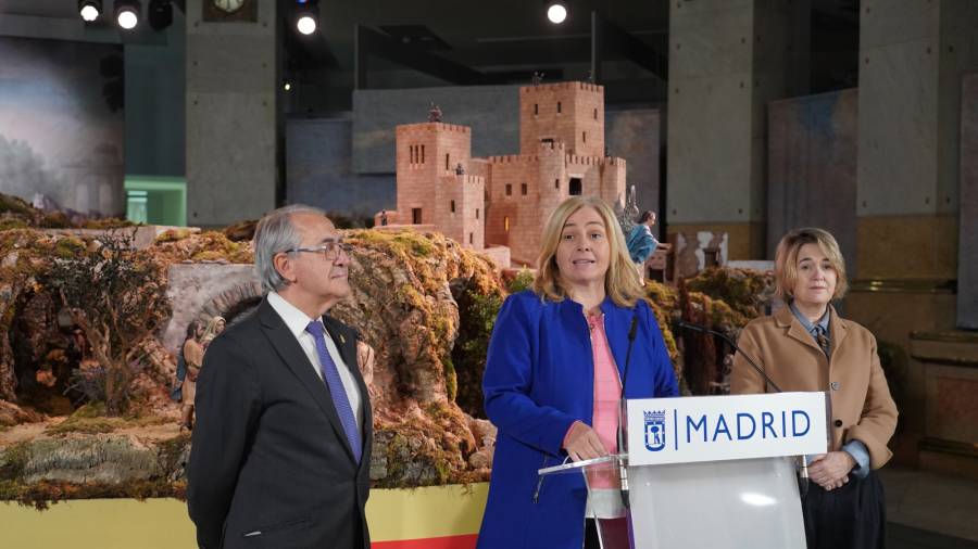 La vicealcaldesa, portavoz municipal y delegada de Seguridad y Emergencias, Inma Sanz, en la inauguración del tradicional belén municipal del Palacio de Cibeles