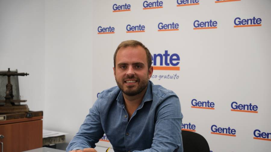 Alberto Escribano, durante la entrevista en la redacción de GENTE