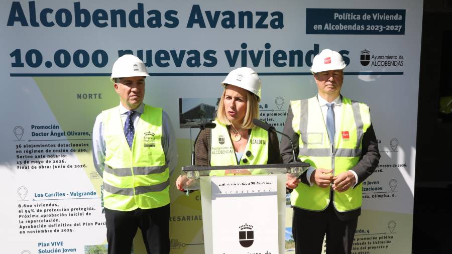 García Alcántara, durante la visita a las obras