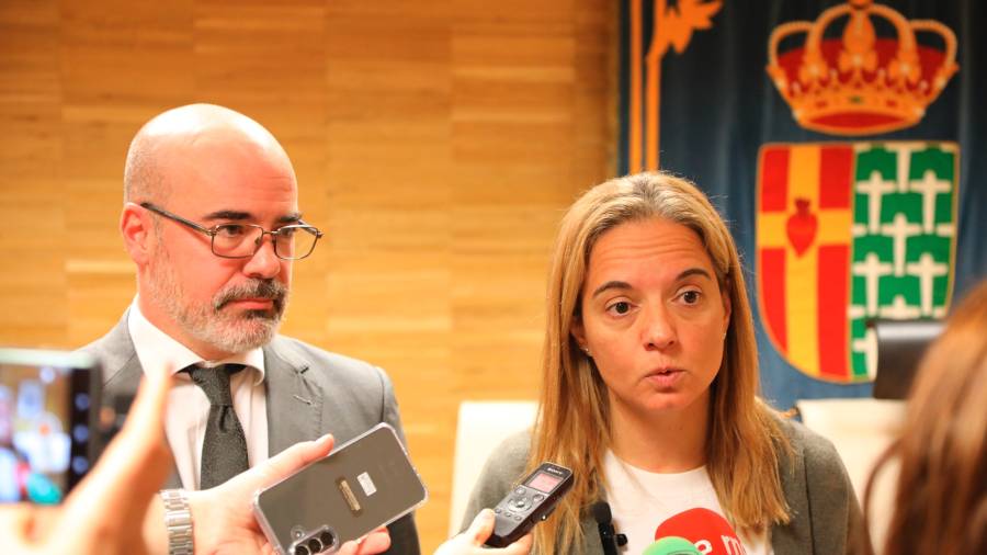 Foto de archivo del delegado del Gobierno y la alcaldesa