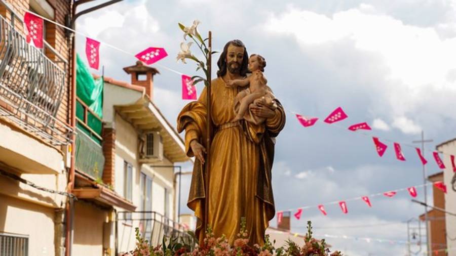 Procesión del Santo por las calles del barrio