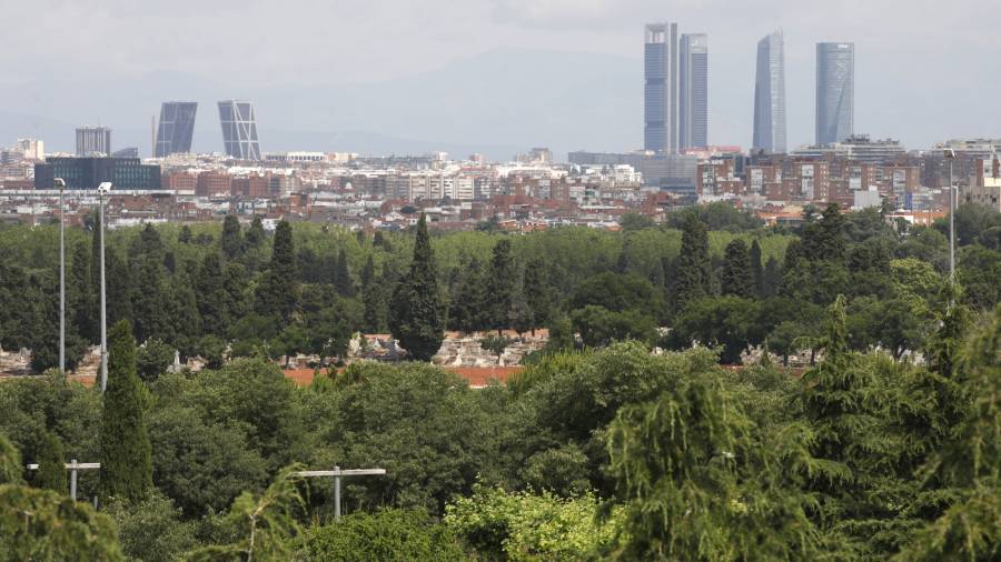 Vistas del skyline madrileño desde Cuña Verde de O´Donnell