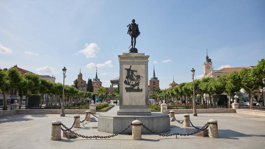 La estatua de la plaza de Cervantes