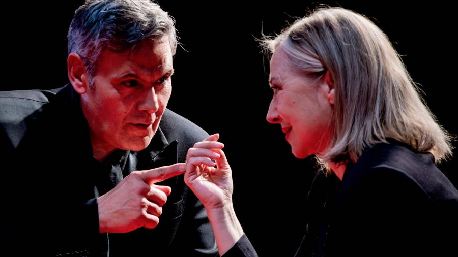 Enríquez y Castro, en escena