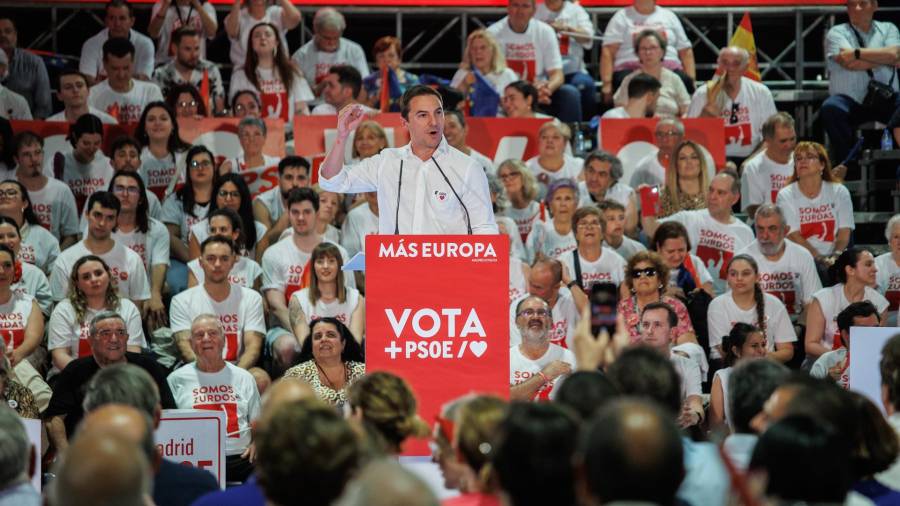 El secretario general del PSOE-M, Juan Lobato, en un mitin