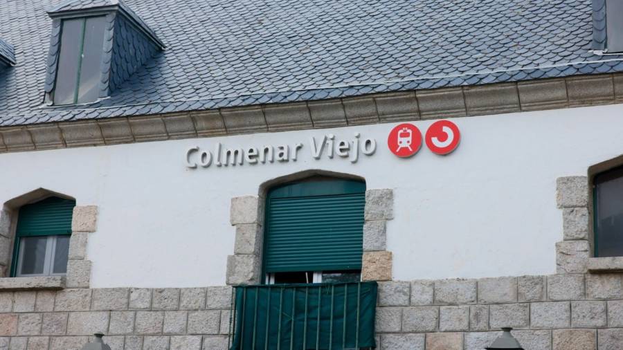 Fachada de la estación de Cercanías de Renfe del municipio
