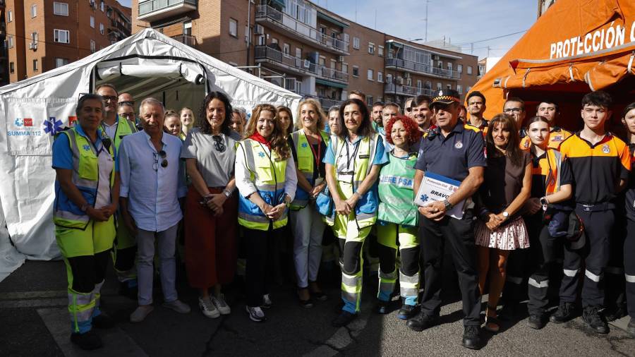 La consejera de Sanidad de la Comunidad de Madrid, Fátima Matute, visita el dispositivo especial del Servicio autonómico de Urgencia Médica en San Sebastián de los Reyes