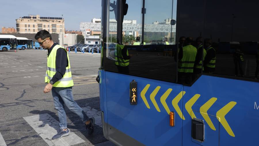 Momento de comprobación del sistema piloto antiatropellos de EMT Madrid