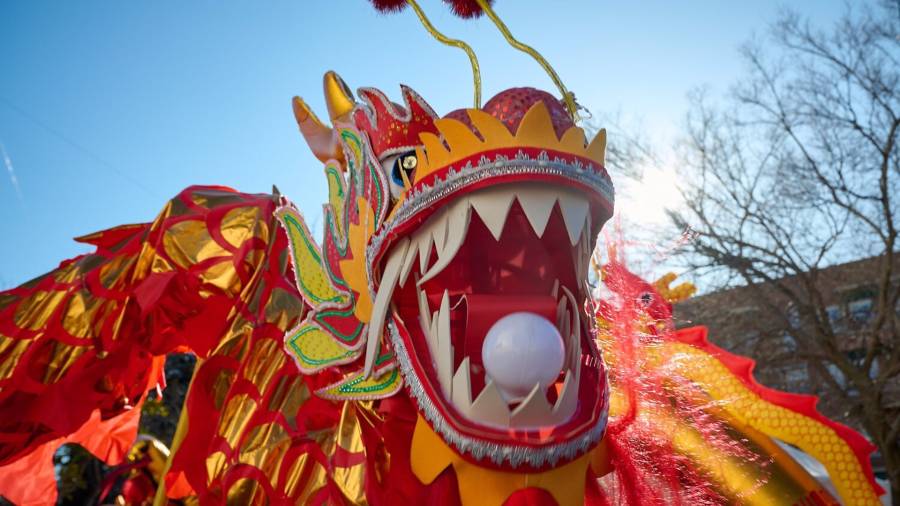 Los dragones y leones toman Usera por el Año Nuevo Chino