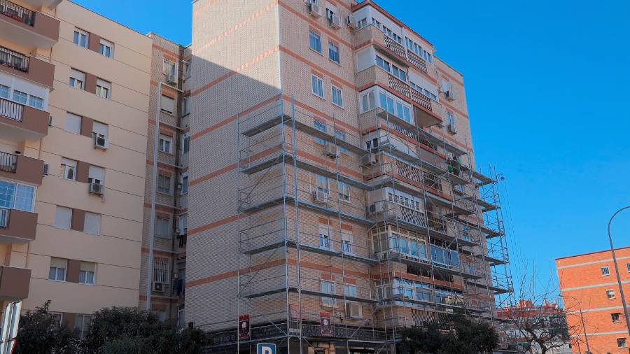 Edificio en rehabilitación en Los Molinos