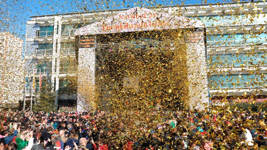 Las 52 carrozas pusieron punto final a las fiestas