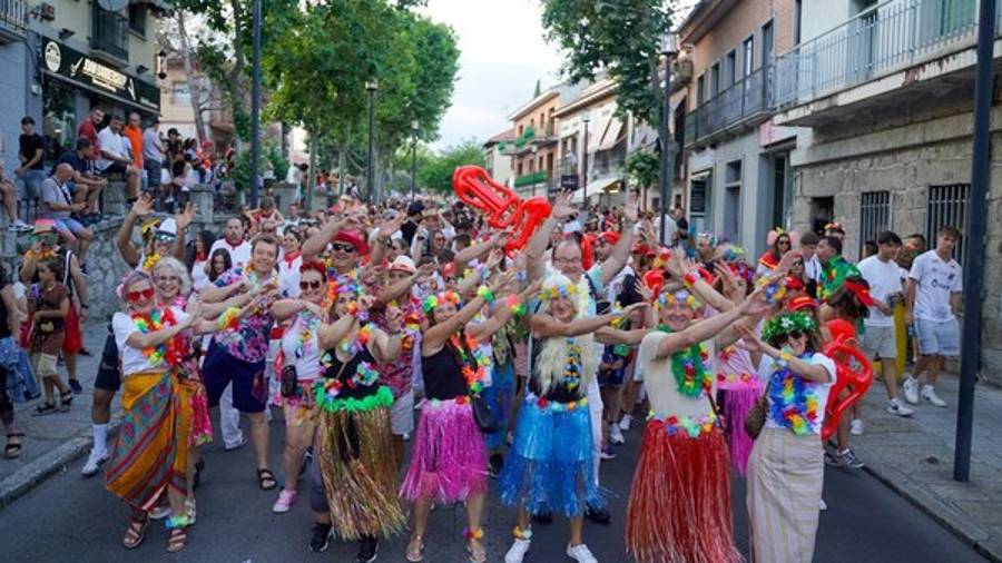 Imagen de archivo del desfile de carnaval de verano de otro año