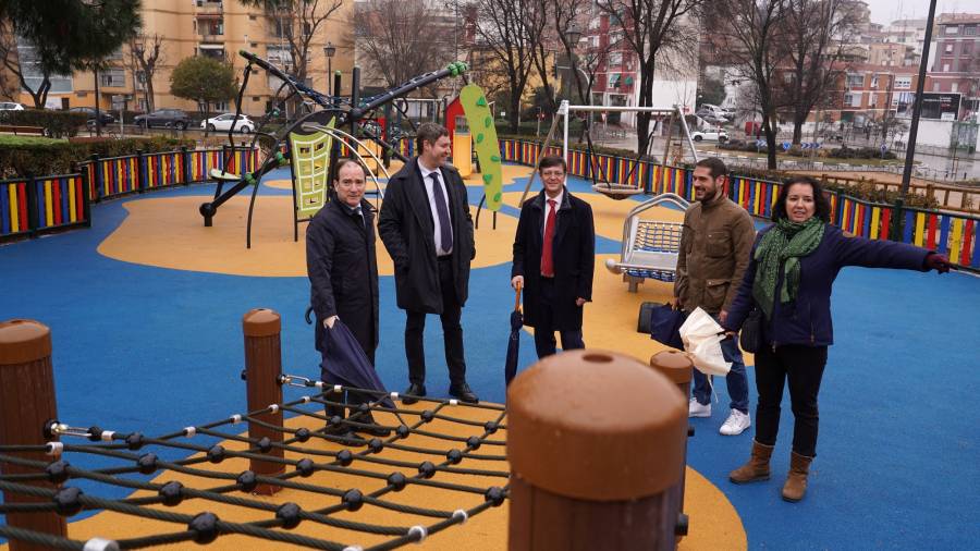 El delegado de Urbanismo, Medio Ambiente y Movilidad, Borja Carabante, visita Los Cármenes para comprobar los resultados del acondicionamiento de este espacio