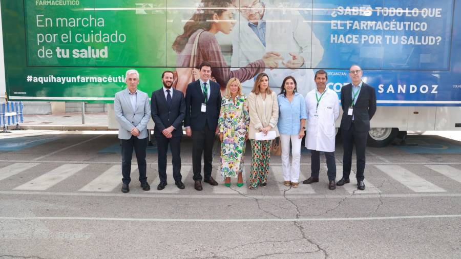 La alcaldesa, Rocío García Alcántara, asiste a la presentación de la campaña ‘Aquí hay un farmacéutico... en marcha’ que arranca en el municipio