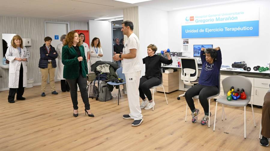 La consejera de Sanidad, Fátima Matute, visita el Gregorio Marañón, el primer hospital público de la Comunidad de Madrid que ya aplica un innovador programa de ejercicio terapéutico para pacientes con cáncer